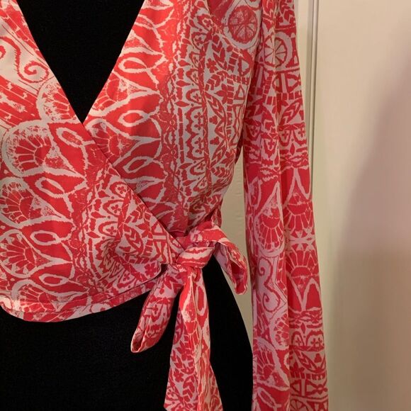 BOBBI ROCCO Bell‎ Sleeve Cropped Blouse - Picture 5 of 7